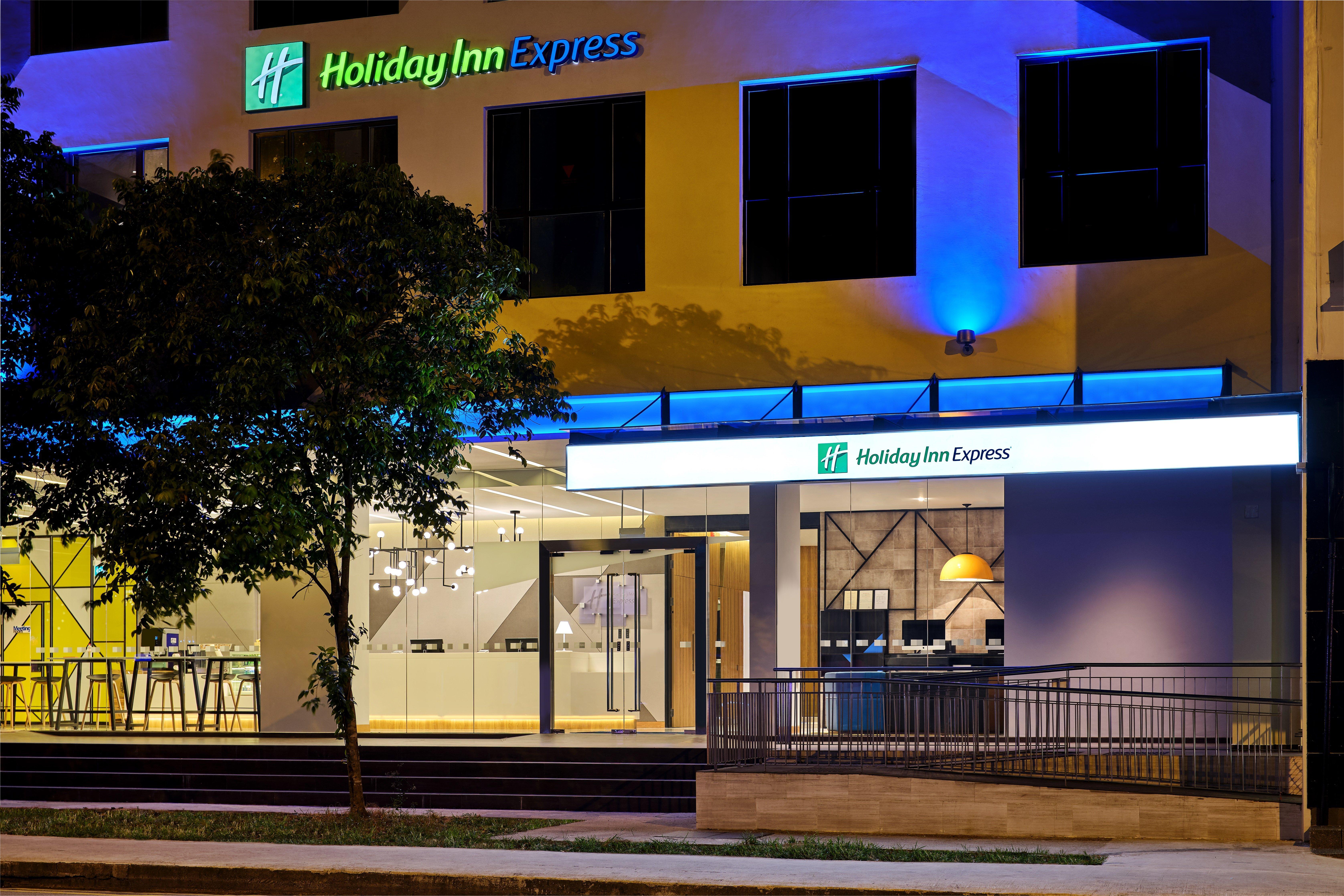 Holiday Inn Express Singapore Serangoon By Ihg Exterior foto